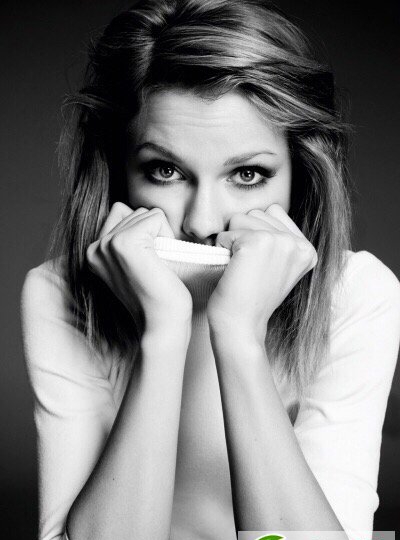 点击大图看下一张:村女变时尚风向标 霉霉的发型大转变