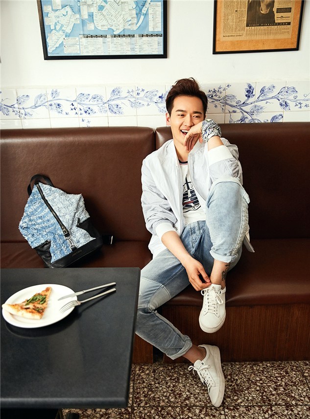 点击大图看下一张：成熟帅哥高云翔与你共饮下午茶阳光写真