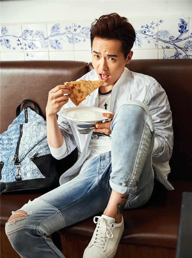 点击大图看下一张：成熟帅哥高云翔与你共饮下午茶阳光写真