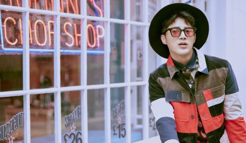 点击大图看下一张：姜潮生日写真图片