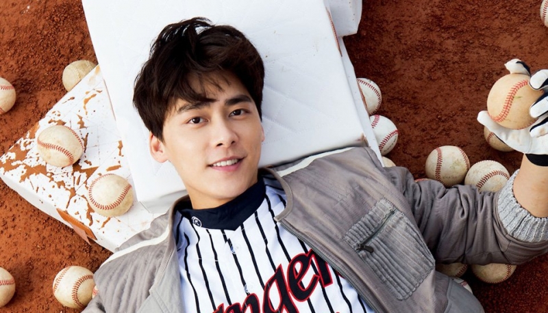 点击大图看下一张：李易峰运动时尚写真