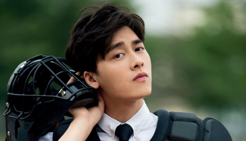 点击大图看下一张：李易峰运动时尚写真