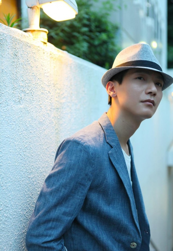 点击大图看下一张：陈楚生全新日本街头简约风格写真曝光