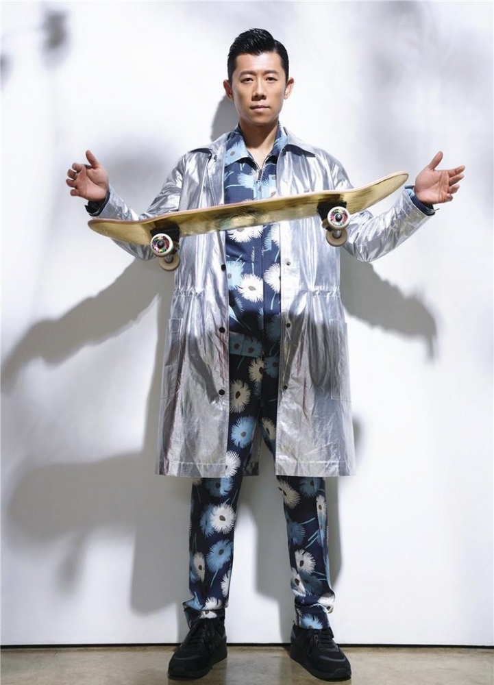 点击大图看下一张：夏雨时尚写真曝光 滑板老炮展潮男魅力
