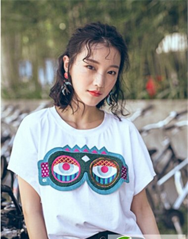 点击大图看下一张：2016新款短卷发发型 塑造气质时尚丽人