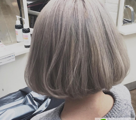 点击大图看下一张：把头发染成五十度灰 灰色系染发正流行