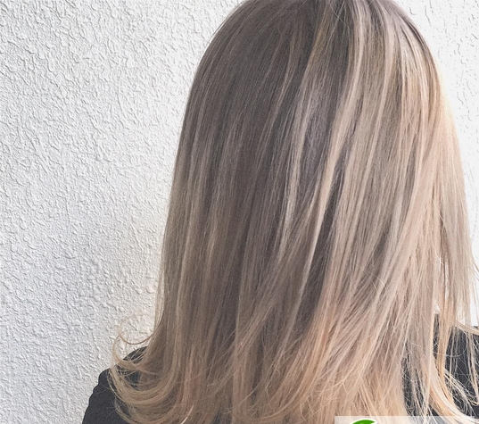 点击大图看下一张:把头发染成五十度灰 灰色系染发正流行