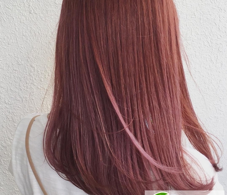 点击大图看下一张：粉色红色头发效果图 草莓浆果色染发最显白