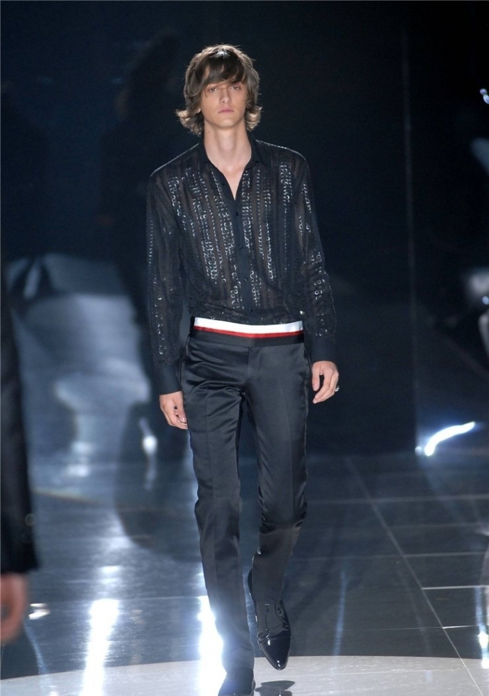 点击大图看下一张：帅气的欧美男模时装走秀照片