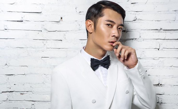 点击大图看下一张：张丹峰白衣写真曝光 深邃眼神杀英气逼人