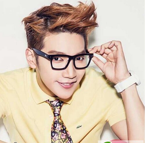 点击大图看下一张：新款男生短发发型精选　帅气发型让你实力撩妹