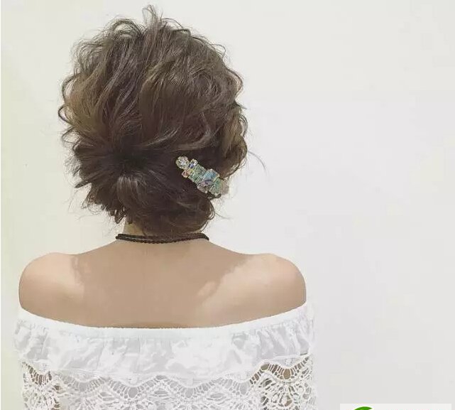 点击大图看下一张：韩式新娘发型设计　时尚新娘发型图片