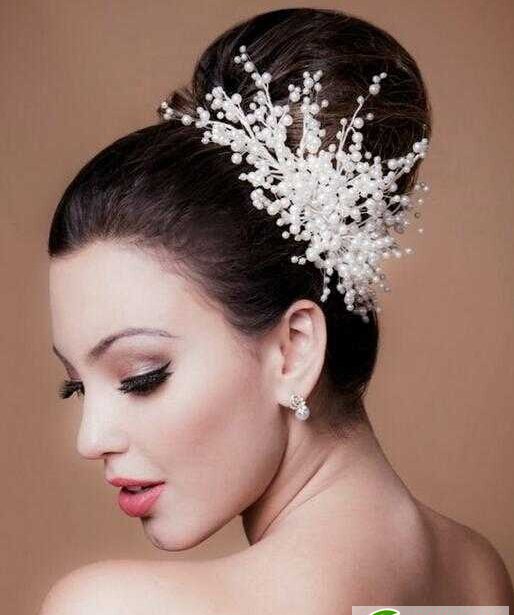 点击大图看下一张：浪漫新娘盘发图片　浪漫出嫁的最佳选择