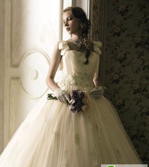 点击大图看下一张：唯美浪漫新娘扎发最抢镜