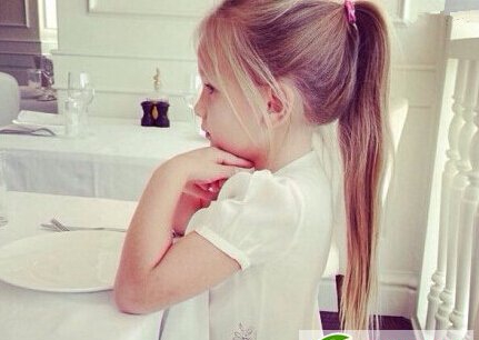 点击大图看下一张：可爱萌娃发型扎法 儿童发型图片大全