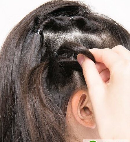 点击大图看下一张：适合小学生体育运动的发型