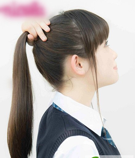 点击大图看下一张:四款最新小学女生发型扎法 时尚日系风充满青春朝气
