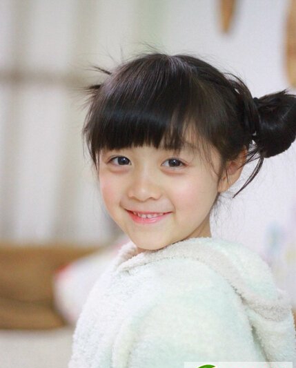 点击大图看下一张：最新儿童刘海发型图片