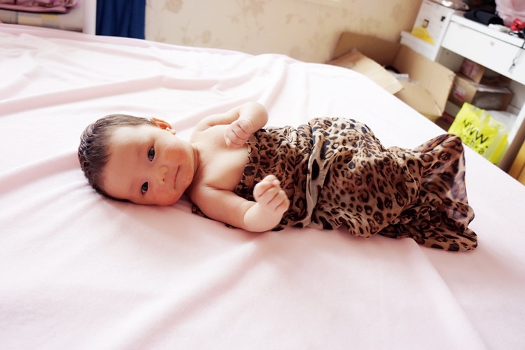 点击大图看下一张:被玩坏了的猫妹