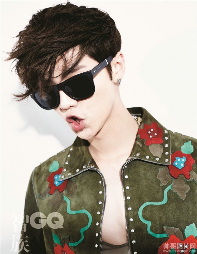 点击大图看下一张：鹿晗gqstyle高清图片