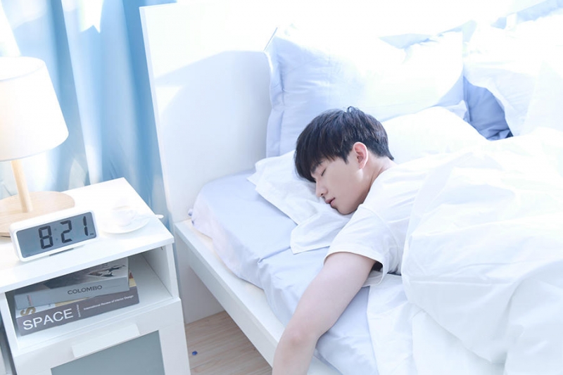 点击大图看下一张:杨洋床照来袭 帅哭你了吗