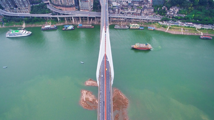 点击大图看下一张：重庆千厮门大桥