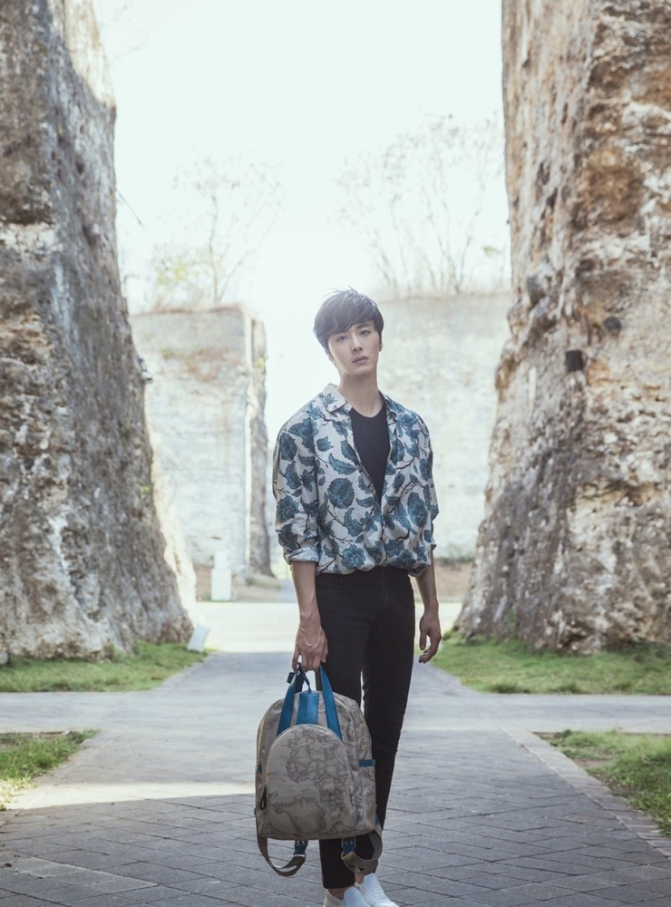 点击大图看下一张:韩国帅哥丁一宇时尚帅气图片