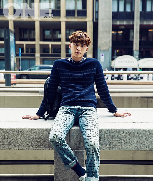 点击大图看下一张：韩国帅哥朴海镇时尚魅力大片