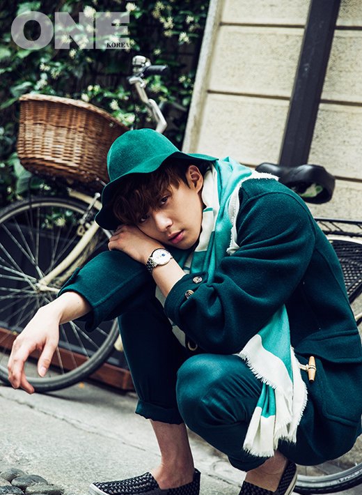 点击大图看下一张：韩国帅哥朴叙俊潮男个性写真