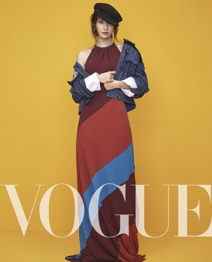 点击大图看下一张：林允儿登台版杂志封面 成熟风情