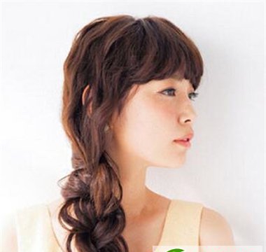 点击大图看下一张：从头开始的精致女人 时尚编发的气质造型
