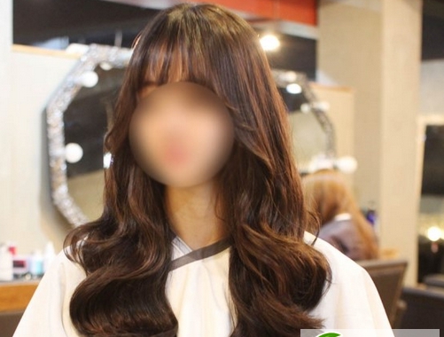 点击大图看下一张：唯美女神烫发发型 韩国女生流行烫什么发型