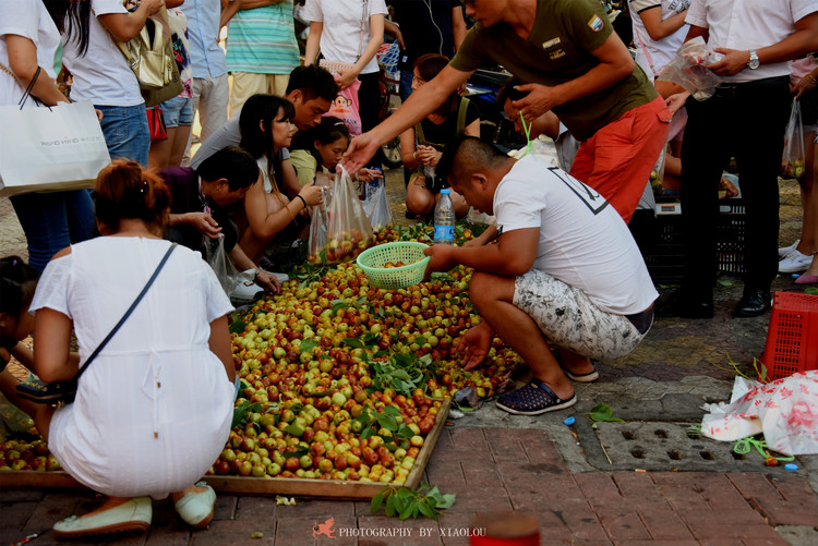 点击大图看下一张：上海松江的庙前街