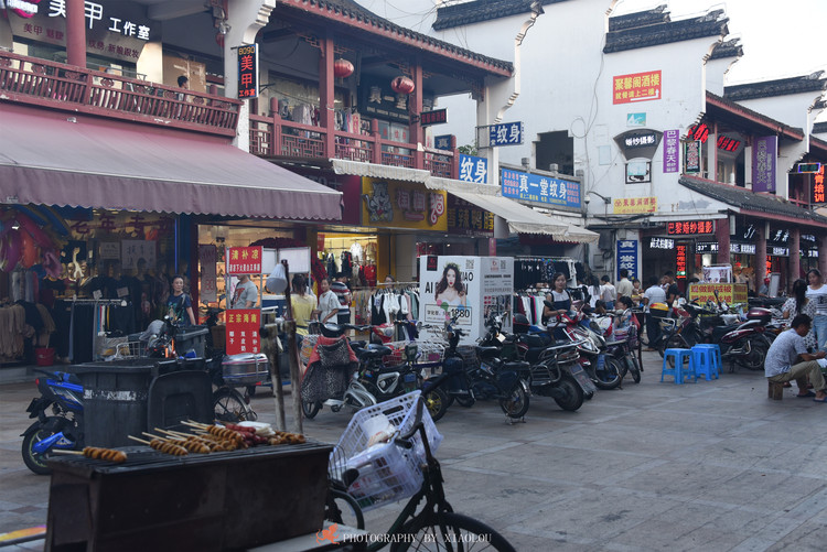 点击大图看下一张：上海松江的庙前街