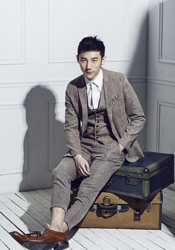 点击大图看下一张：丁一曝最新复古写真 玩转雅痞英伦风