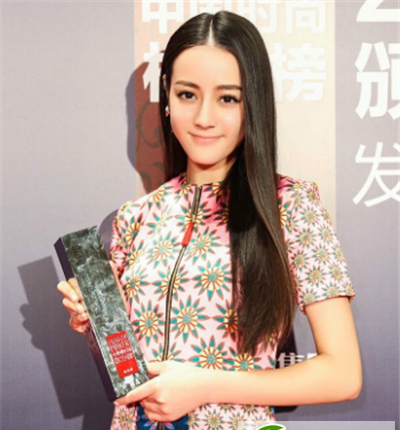 点击大图看下一张：2016年流行发型时尚搭配推荐 气质发型约会最佳