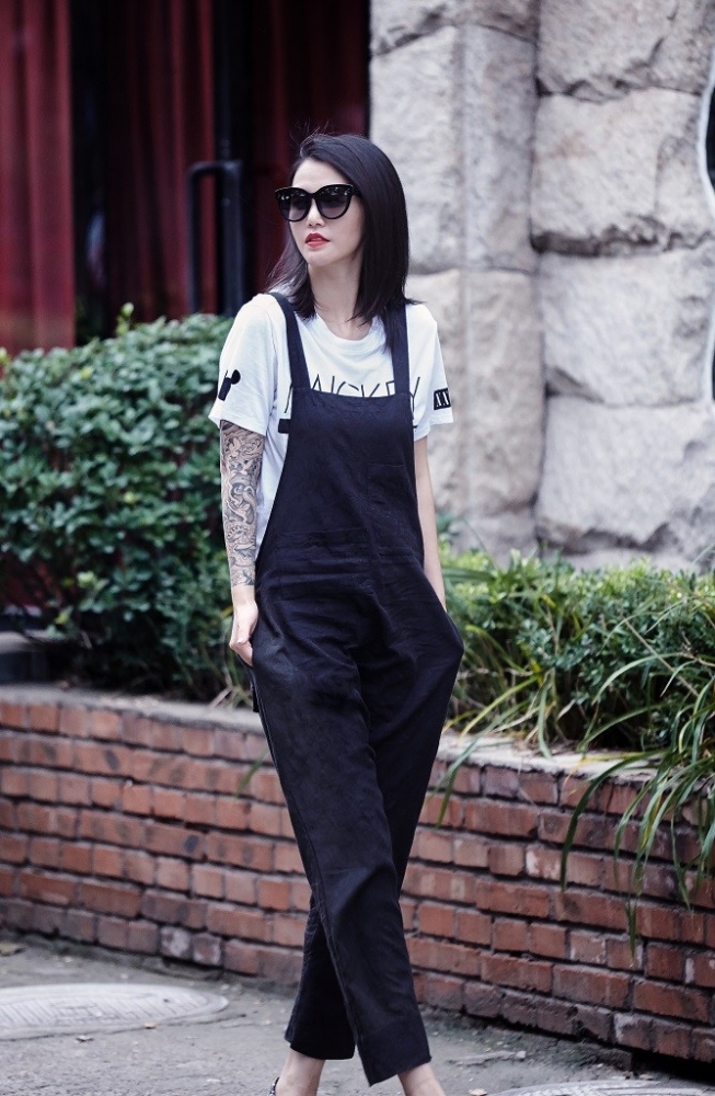 点击大图看下一张：谭维维冷艳街拍霸道来袭