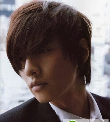 点击大图看下一张：绅士中长发发型 男生如何打理中长发