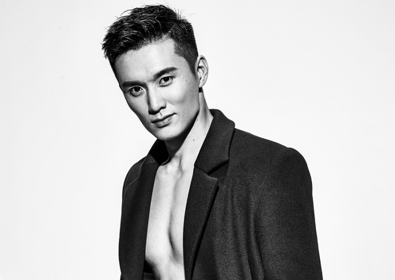 点击大图看下一张:肌肉帅哥王冠写真