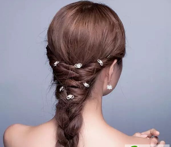 点击大图看下一张:韩式新娘发型大全 唯美新娘发型图片