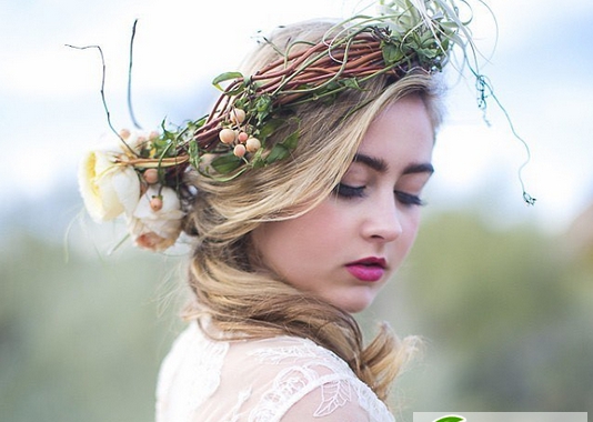 点击大图看下一张：浪漫欧式新娘婚礼发型
