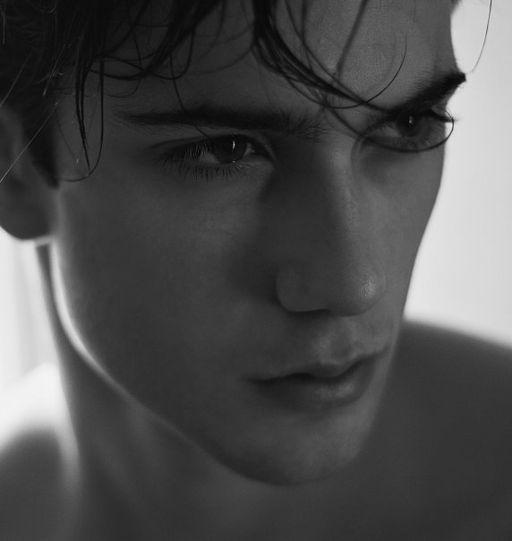 点击大图看下一张：气质欧美男模帅气图片