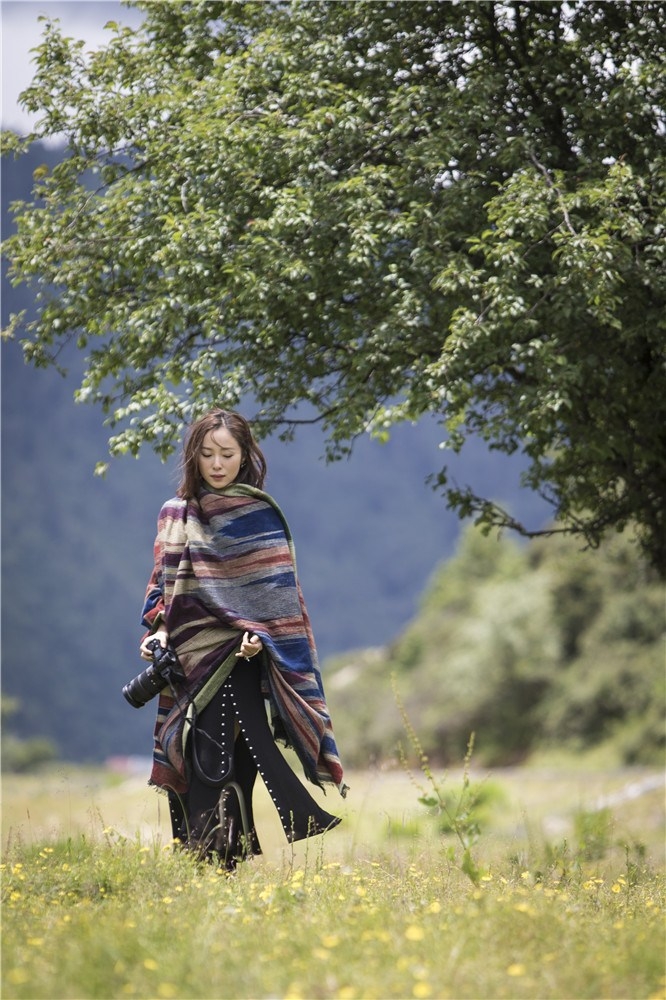 点击大图看下一张：江一燕自然系写真曝光 马甲线侧漏吸睛十足