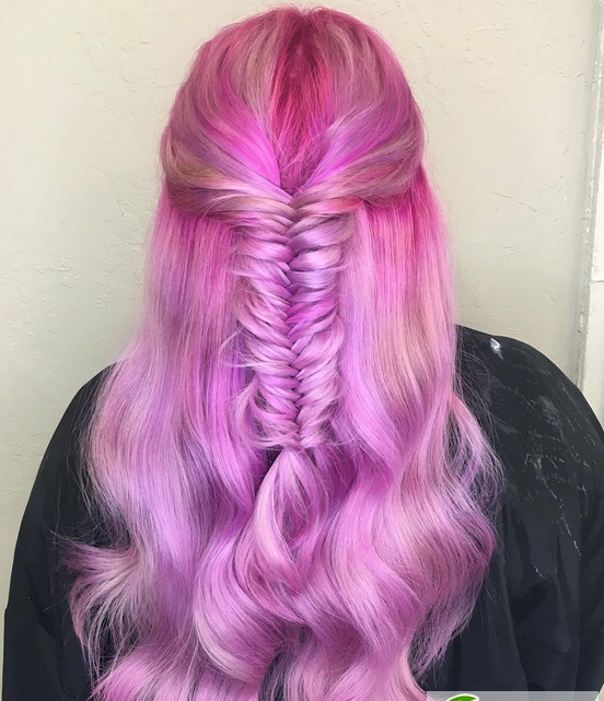 点击大图看下一张：惊艳彩色染发图片 彩色系染发正流行