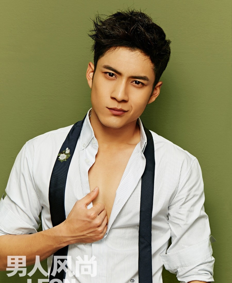 点击大图看下一张：韩东君肌肉照