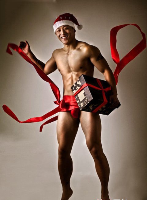 点击大图看下一张：男体艺术裸男送圣诞礼物