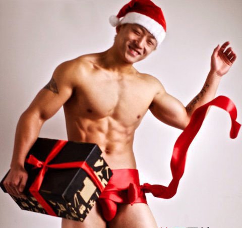 点击大图看下一张：男体艺术裸男送圣诞礼物