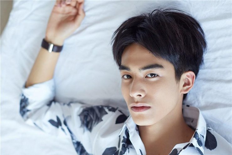 点击大图看下一张：宋威龙《红秀》大片曝光