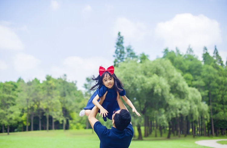 点击大图看下一张：小魔女妞妞成长记