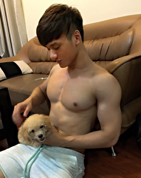 点击大图看下一张：宠物控暖男帅哥